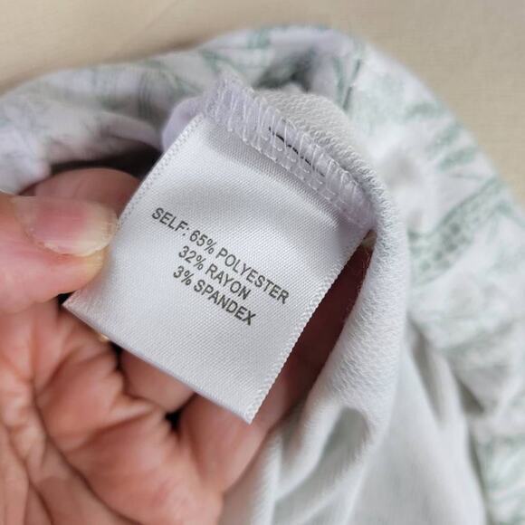 NWT Jane & Delancey Short Sleeve Kangaroo Pocket Giraffe Print Hoodie Small - Picture 8 of 9